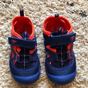 OshKosh size 9 toddler water shoes/sandals